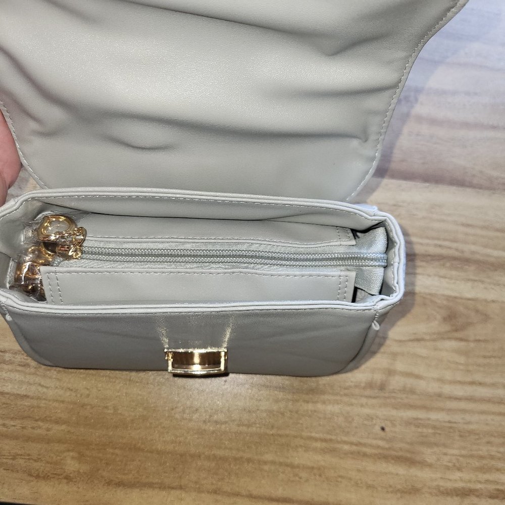 Light Grey NWT Bella Russo Purse - Picture 6 of 6